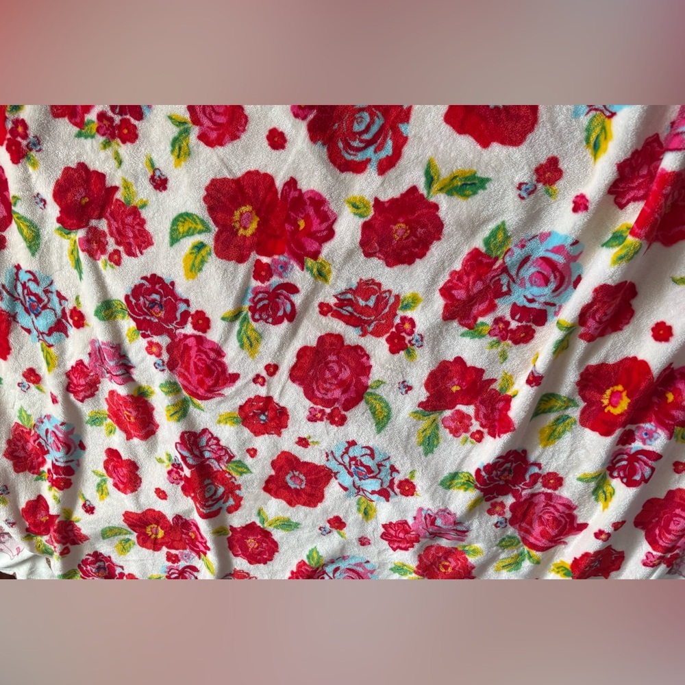 Roses Throw Blanket - Picture 2 of 5